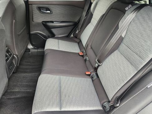 Used 2023 Nissan Rogue SV image 11