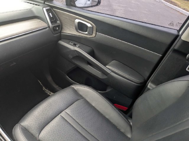Used 2023 Kia Sorento EX w/ Panoramic Sunroof Package FWD image 18