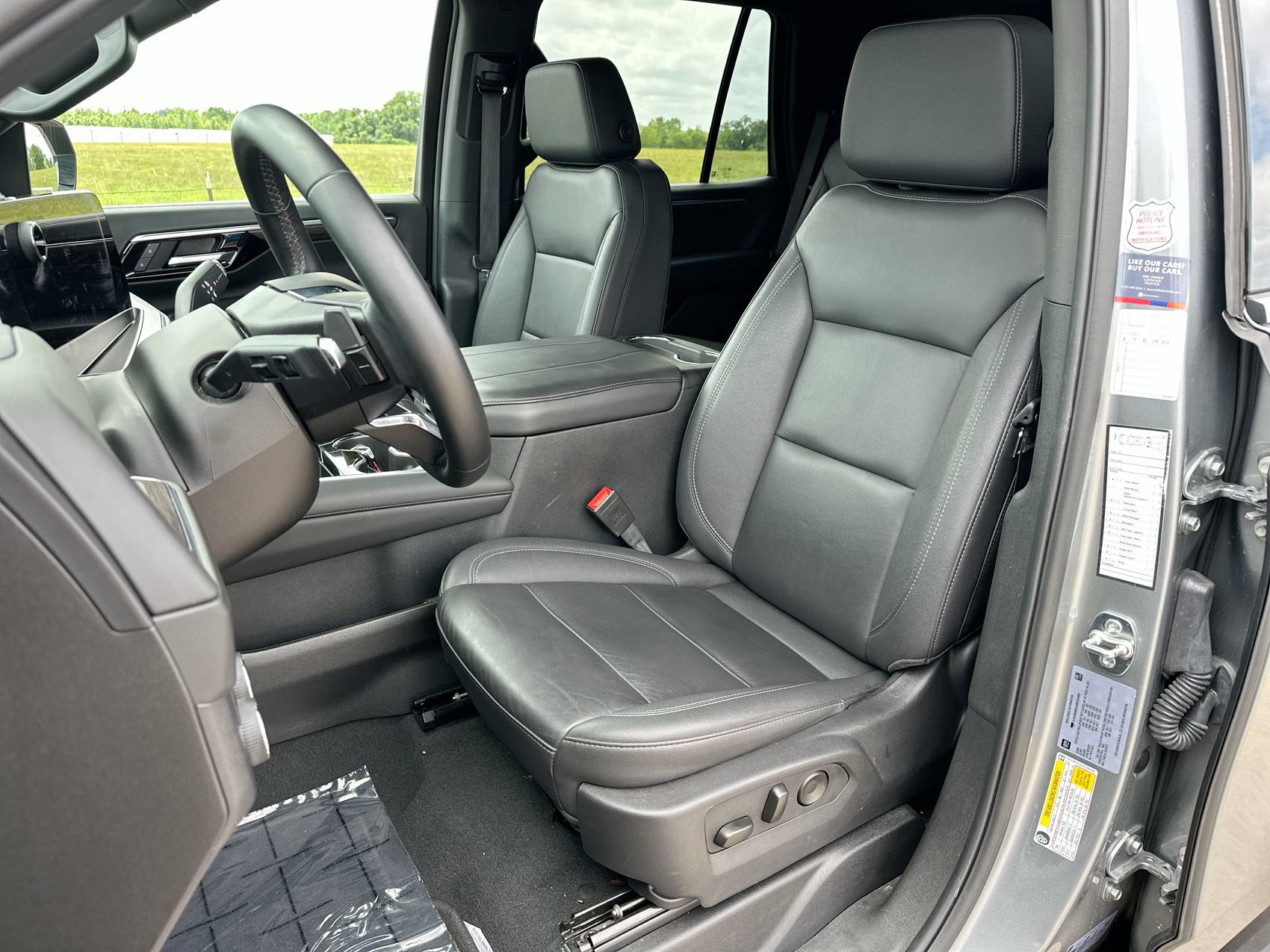 Used 2025 Chevrolet Tahoe LT AWD/4WD image 11