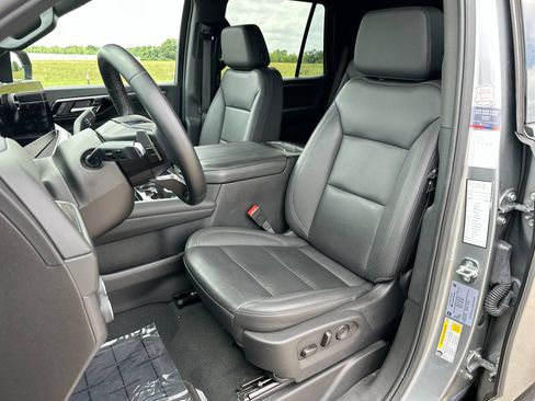 Used 2025 Chevrolet Tahoe LT AWD/4WD image 11