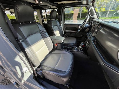 Used 2023 Jeep Wrangler Unlimited w/ Sun & Screen Package AWD/4WD image 29