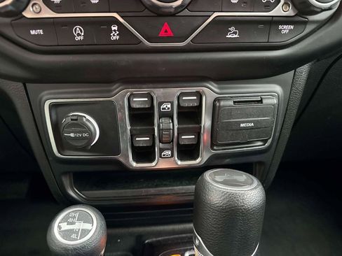 Used 2022 Jeep Wrangler Unlimited Sport AWD/4WD image 28