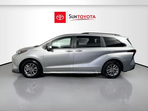 Used 2024 Toyota Sienna XLE FWD image 7