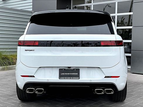 New 2025 Land Rover Range Rover Sport Dynamic SE image 4