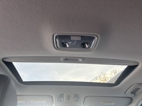 Used 2020 Kia Niro EX Premium w/ Cold Weather Package image 4