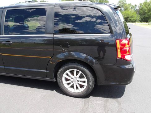 Used 2019 Dodge Grand Caravan SXT FWD image 34