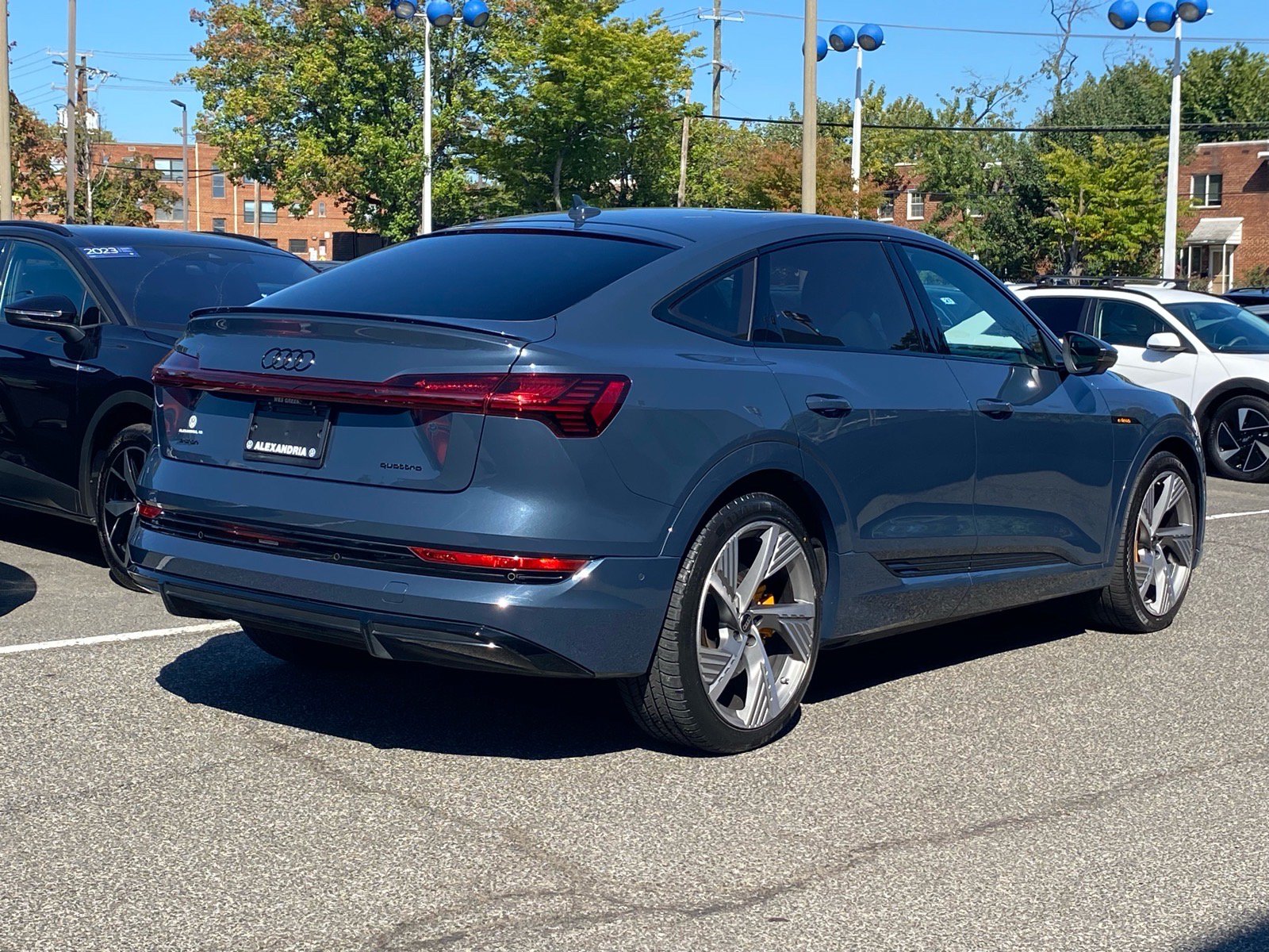 Used 2023 Audi e-tron Prestige w/ Prestige Package AWD/4WD image 3