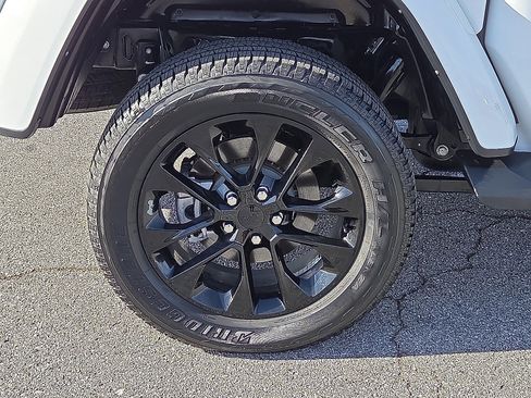 Used 2023 Jeep Gladiator Overland image 7