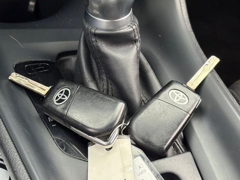 Used 2019 Toyota C-HR XLE image 36