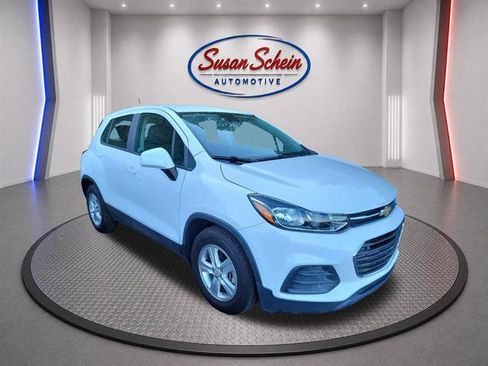 Used 2021 Chevrolet Trax LS w/ Tint and Cruise Package FWD image 3