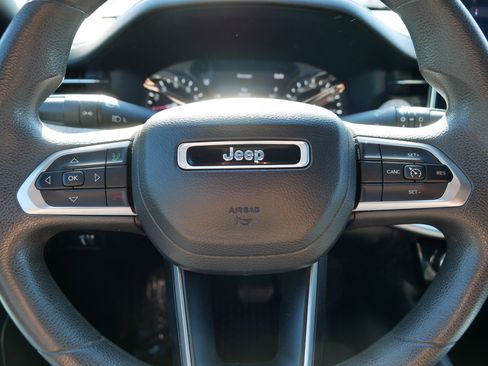 Used 2023 Jeep Compass Sport image 25