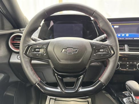 Used 2025 Chevrolet Trax RS w/ Driver Confidence Package image 16