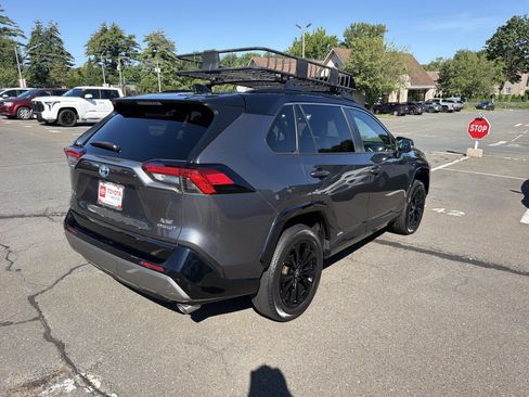 Used 2022 Toyota RAV4 XSE AWD/4WD image 7