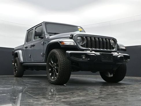 Used 2025 Jeep Gladiator Sport AWD/4WD image 37