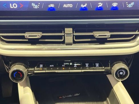 Used 2026 Chevrolet Equinox EV LT AWD/4WD image 15