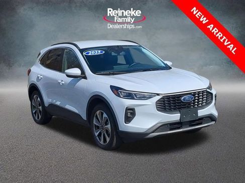 Used 2025 Ford Escape Platinum image 3