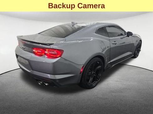 Used 2022 Chevrolet Camaro LT RWD image 5