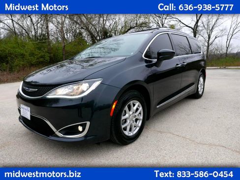 Used 2020 Chrysler Pacifica Touring-L image 1