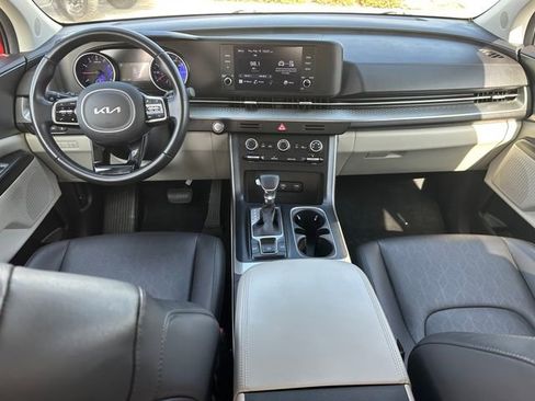 Used 2022 Kia Carnival LX image 25