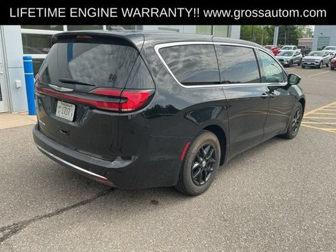 Used 2024 Chrysler Pacifica Touring-L FWD image 7