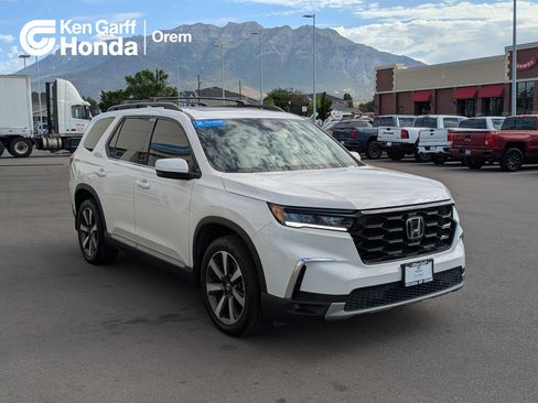 Used 2024 Honda Pilot Touring image 1