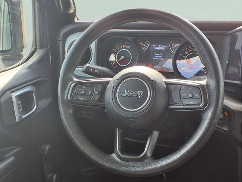 Used 2024 Jeep Gladiator Sport AWD/4WD image 10