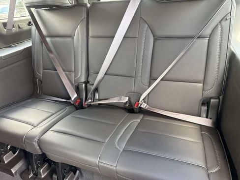 Used 2024 GMC Yukon XL Denali RWD image 16