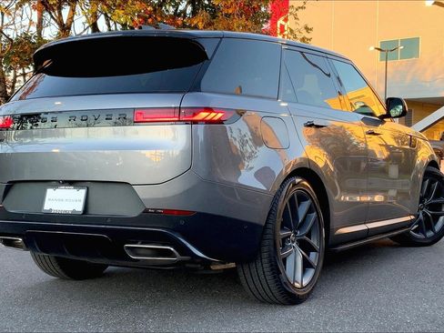 Used 2024 Land Rover Range Rover Sport SE image 12