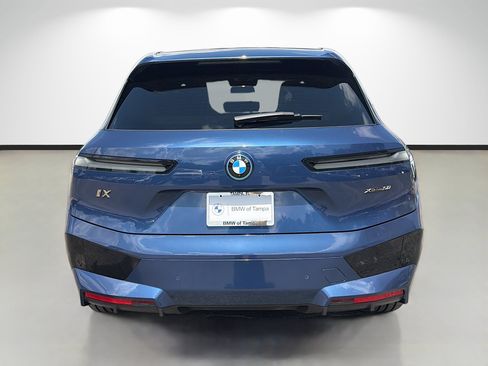 Used 2023 BMW iX xDrive50 w/ Sport Package AWD/4WD image 4