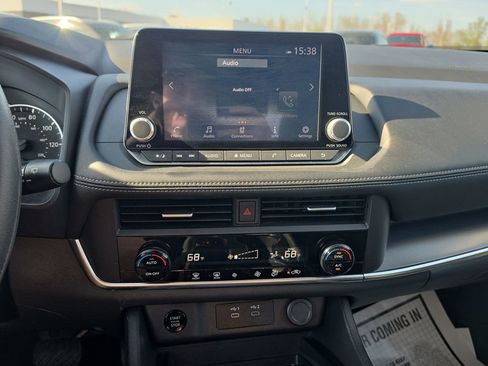 Used 2024 Nissan Rogue SV image 21