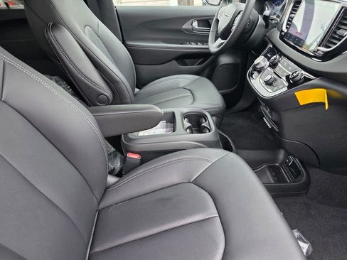 New 2026 Chrysler Voyager LX FWD image 13
