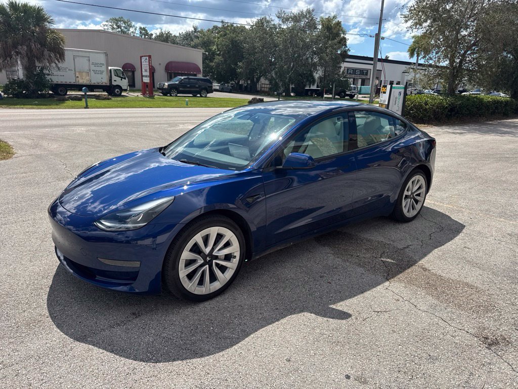 Used 2023 Tesla Model 3 Standard Range RWD image 3