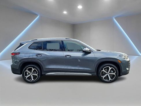 Certified 2025 Volkswagen Tiguan SE w/ Panoramic Sunroof Package image 4