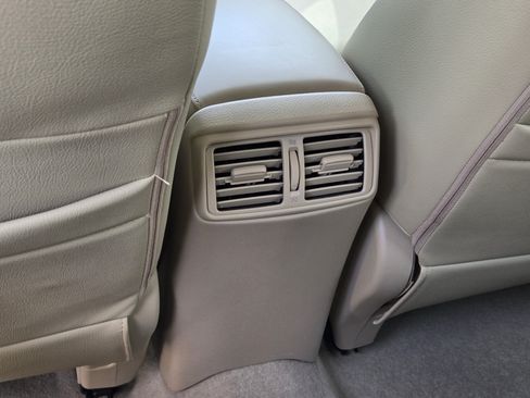 Used 2015 Nissan Rogue SV FWD image 36