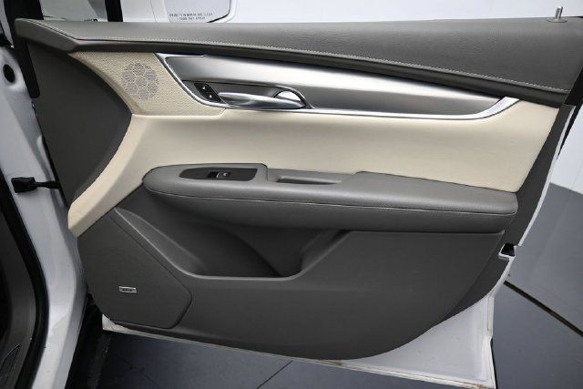 Used 2017 Cadillac XT5 Premium Luxury FWD image 37