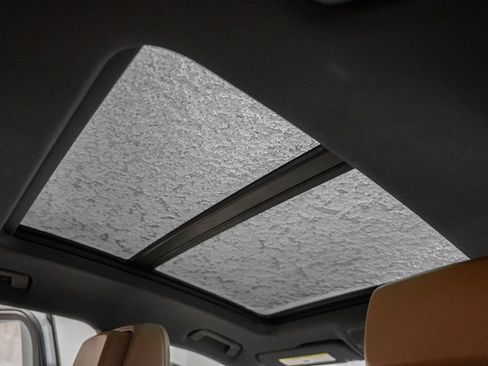 Used 2024 Audi Q8 e-tron Premium Plus image 32