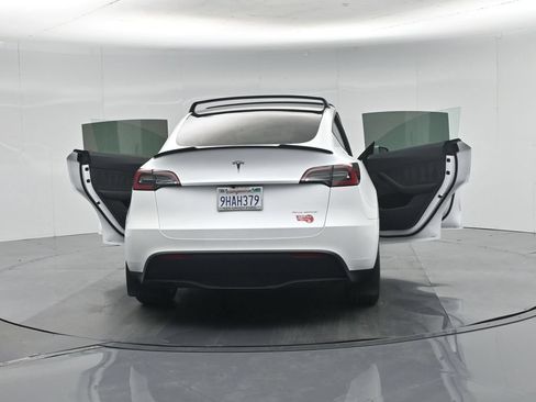 Used 2023 Tesla Model Y Long Range AWD/4WD image 30