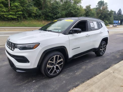 Certified 2025 Jeep Compass Limited w/ Elite Group AWD/4WD image 4