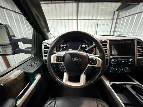 Used 2017 Ford F250 Lariat w/ Lariat Ultimate Package AWD/4WD image 17