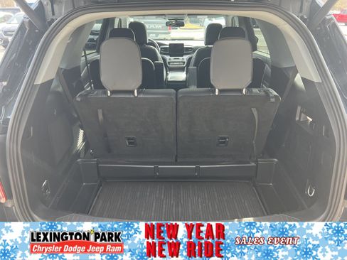 Used 2024 Ford Explorer XLT w/ Equipment Group 202A image 9