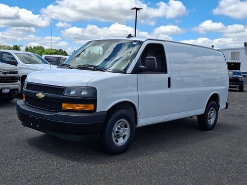 Used 2023 Chevrolet Express 2500 w/ Driver Convenience Package RWD image 6