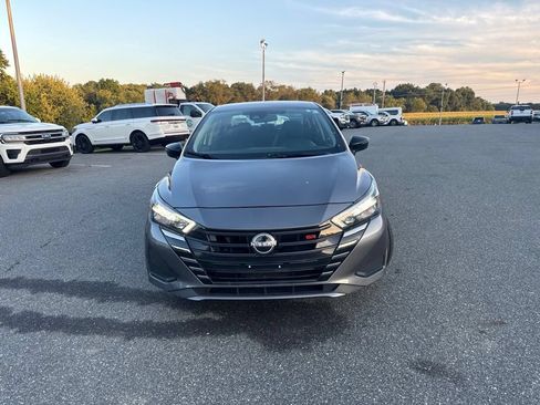 Used 2024 Nissan Versa SR FWD image 2
