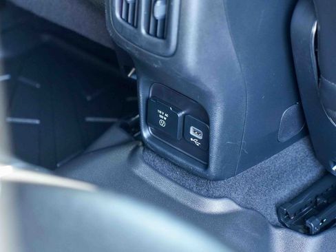 Used 2018 Jeep Compass Limited w/ Navigation Group AWD/4WD image 24