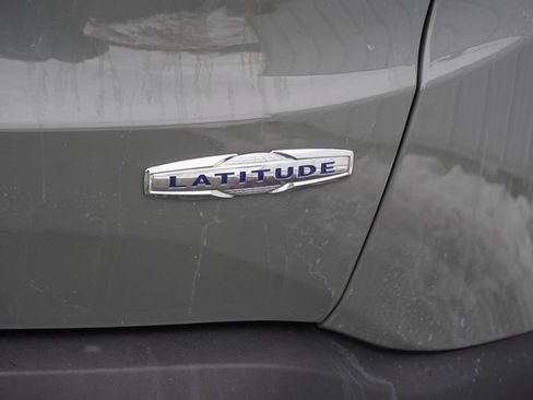 Used 2022 Jeep Renegade Latitude AWD/4WD image 7