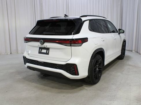 New 2026 Volkswagen Tiguan SE R-Line image 26