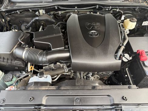 Used 2020 Toyota Tacoma SR5 RWD image 31