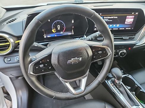 Certified 2025 Chevrolet Trax ACTIV w/ Driver Confidence Package FWD image 9