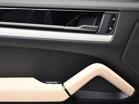Certified 2026 Porsche Cayenne Coupe AWD/4WD image 46