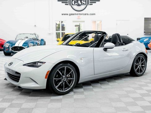 Used 2019 MAZDA MX-5 Miata Grand Touring w/ GT-S Package RWD image 8