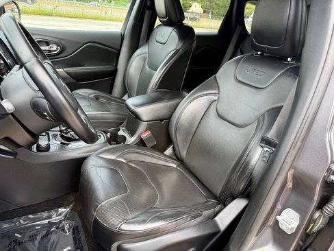 Used 2019 Jeep Cherokee Limited AWD/4WD image 24